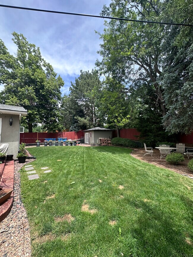 Building Photo - 2744 S Golden Way