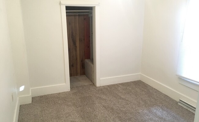 Building Photo - ** NEW CARPET **  NEWLY REMODELED BATHROOM **