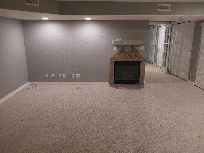 Building Photo - 611 Cornerstone Dr