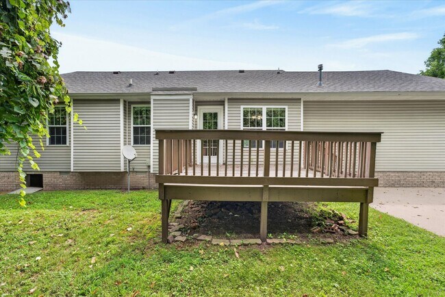 Building Photo - Three Bedroom in Sango!