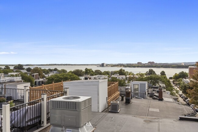 Building Photo - 150 H St