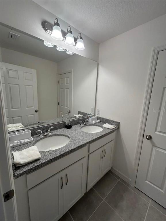 Building Photo - 900 Scrub Oak Hammock Rd