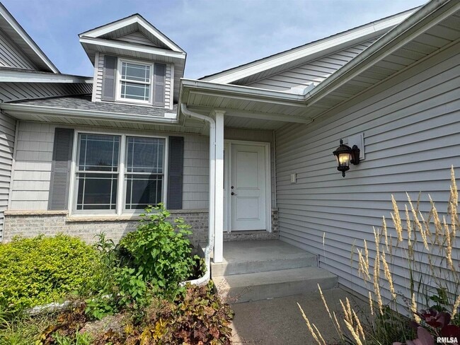 Building Photo - 3011 Belmont Pl