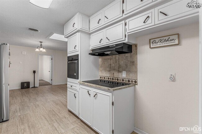 Building Photo - 1536 Melody Ln
