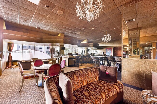 Building Photo - 1800 NE 114th St