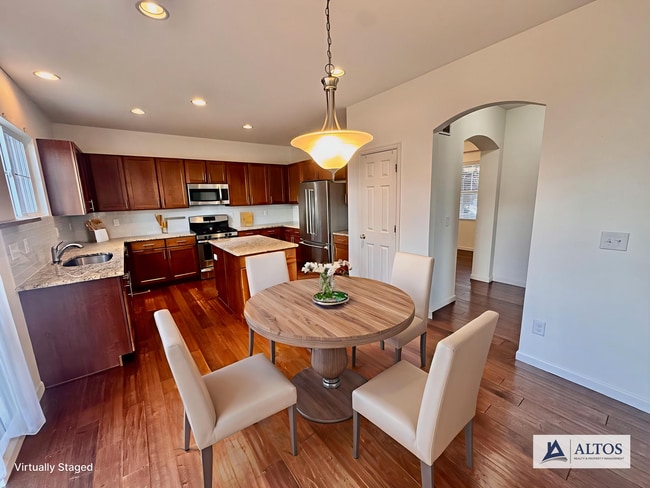 Building Photo - Large 4 bedroom home with a Fully Finished...