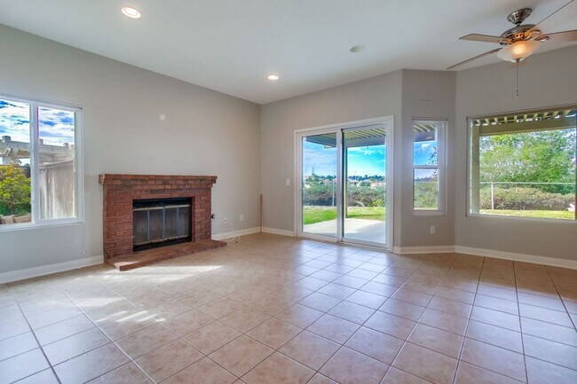 Building Photo - **Available Now*** Encinitas,  4 bedroom, 2.5 bathroom with 2 car garage***