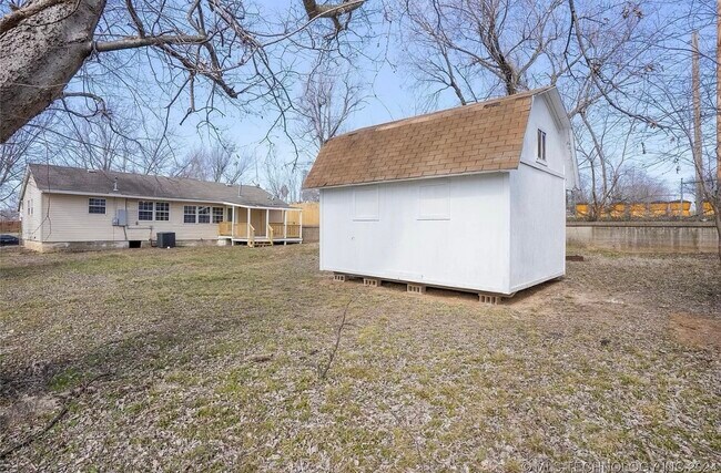 Building Photo - 233 N 44th W Ave