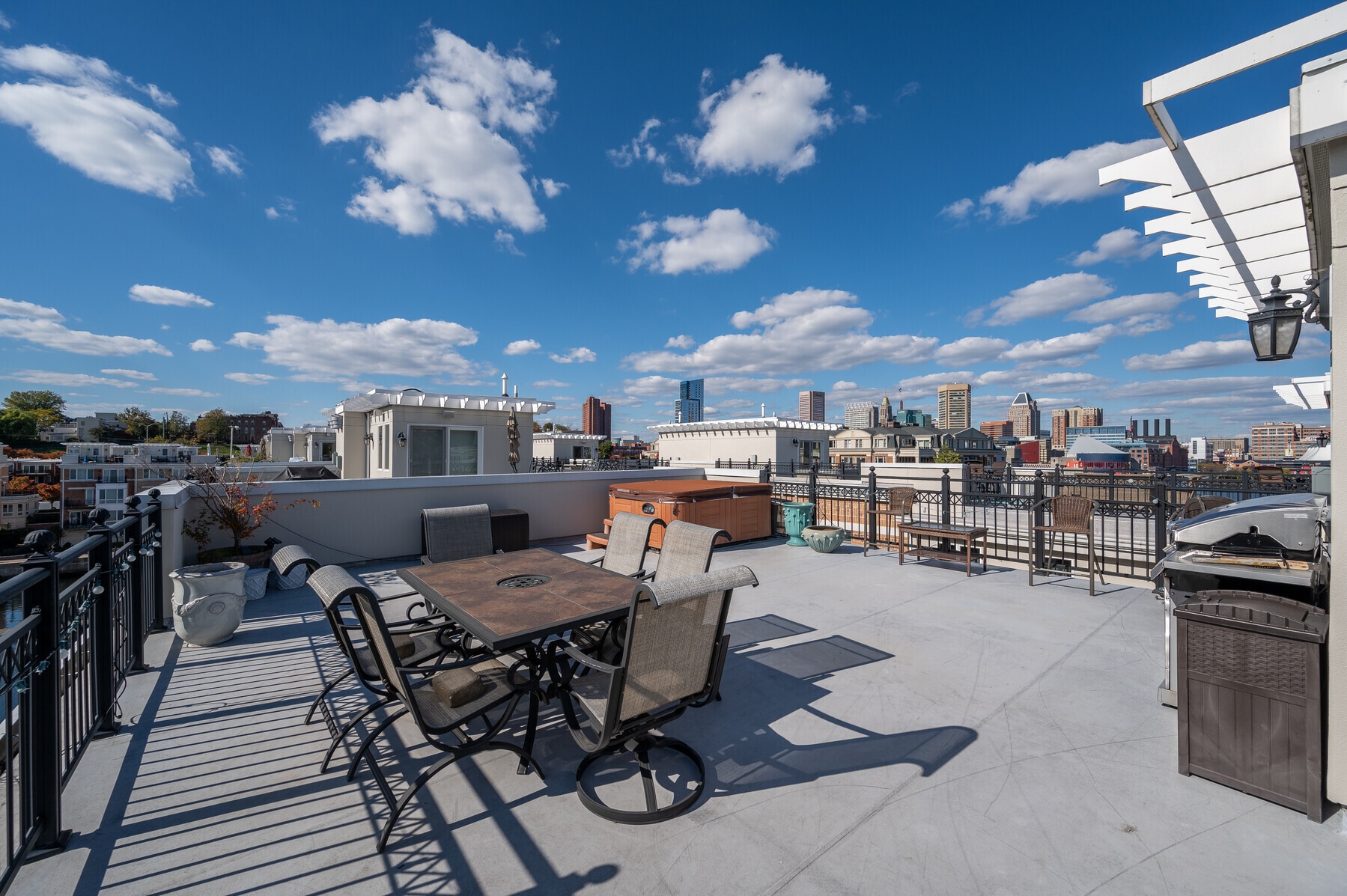 Building Photo - 621 Ponte Villas N