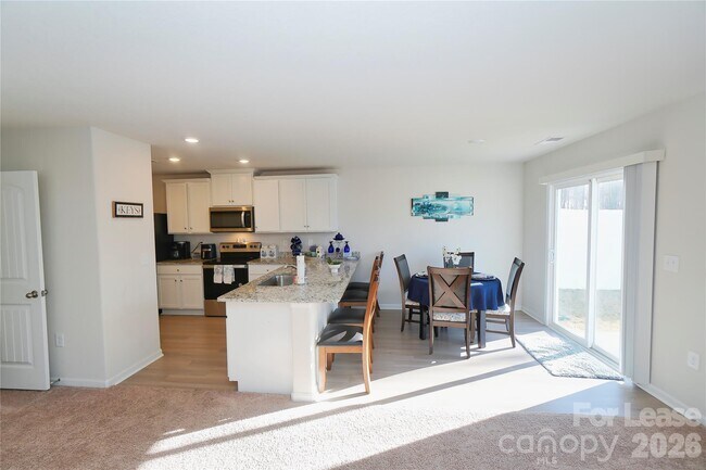 Building Photo - 6008 Lowe Ln