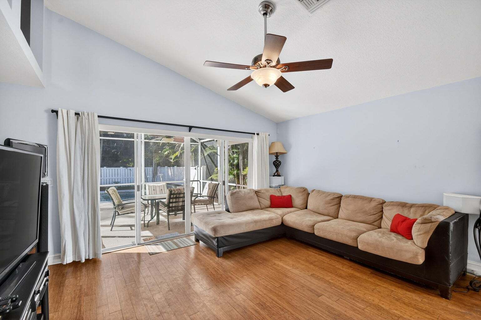 Building Photo - 2725 Pointe Cir