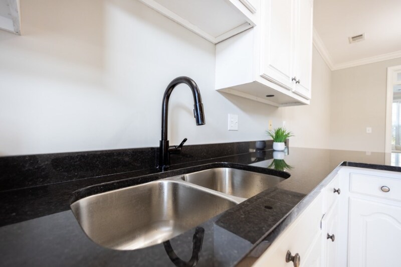 Building Photo - 1955 Oxford Ct