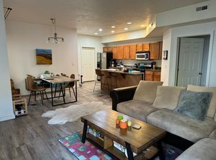 Building Photo - This modern Copper Ranch condo was fabulou...