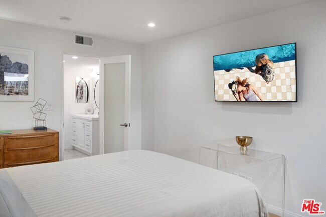 Building Photo - 943 12th St