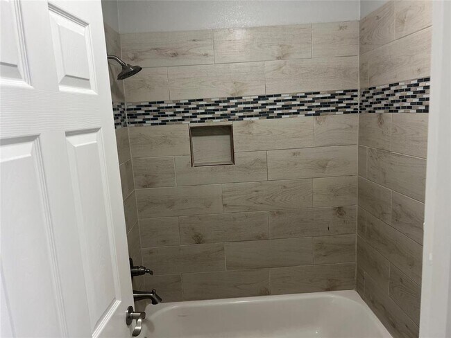 Building Photo - 9823 Bamboo Rd