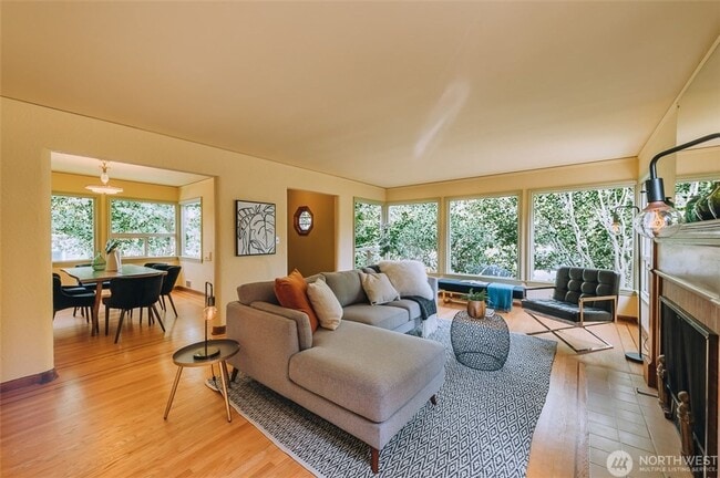 Building Photo - Charming 1940s Classic Brick Home