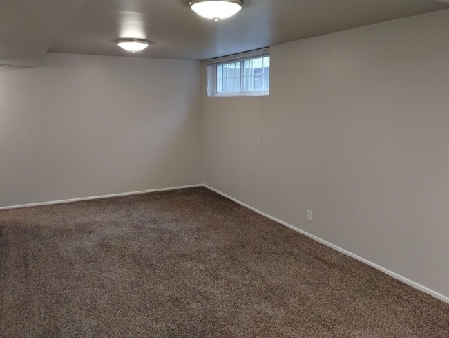 Building Photo - Coming Soon!! Stunning Bonneville Hills 3b...