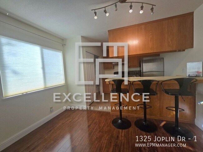 Building Photo - 1325 Joplin Dr