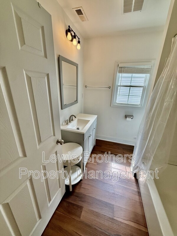 Building Photo - 49 Loudon St