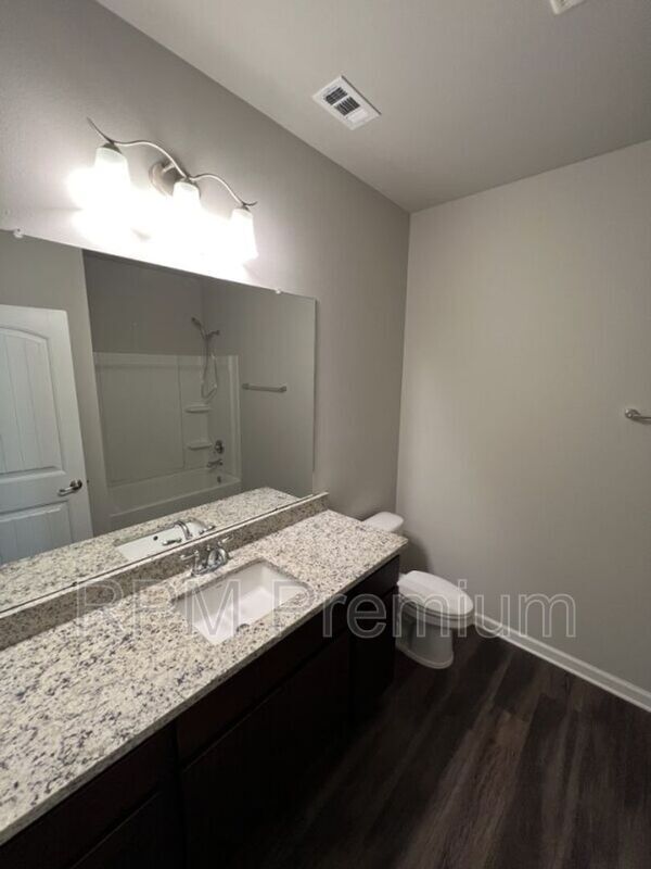 Building Photo - 2123 Westfield Ave