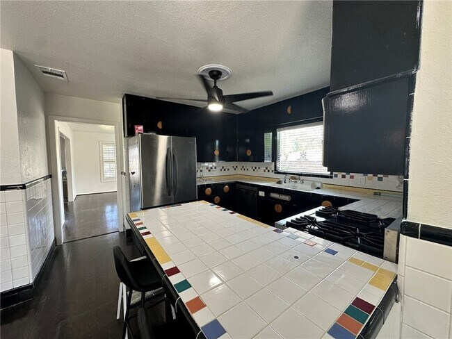 Building Photo - 301 Bermuda Pl