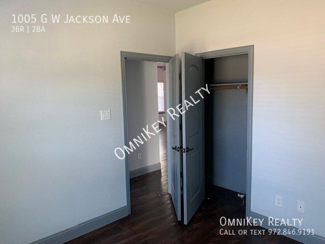 Building Photo - 1005 G W Jackson Ave