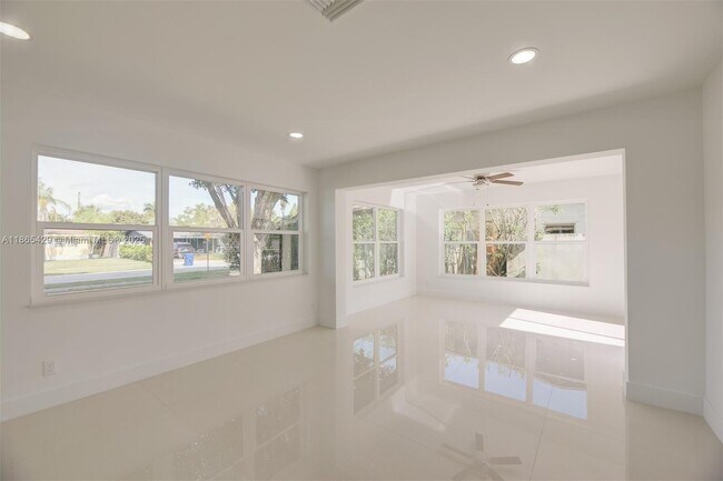 Building Photo - 832 NW 28th St
