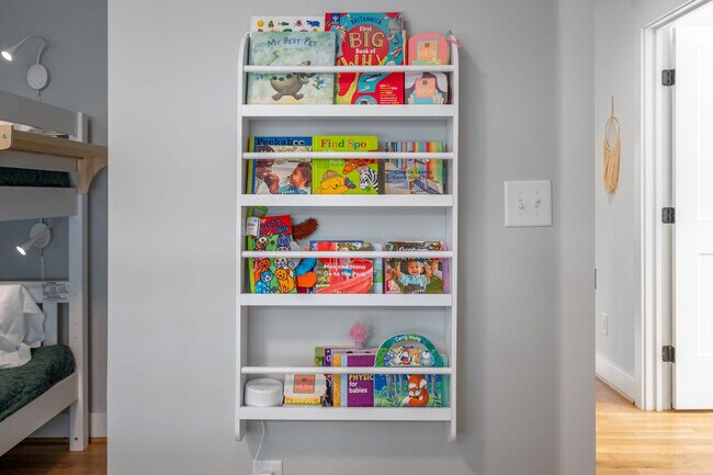 Building Photo - 2019 James St