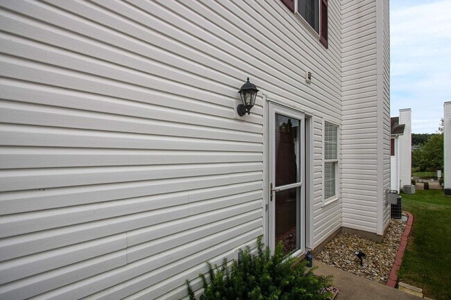 Building Photo - 2623 E Oaklawn Ct