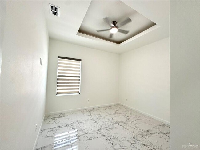 Building Photo - 14 E Viviana St