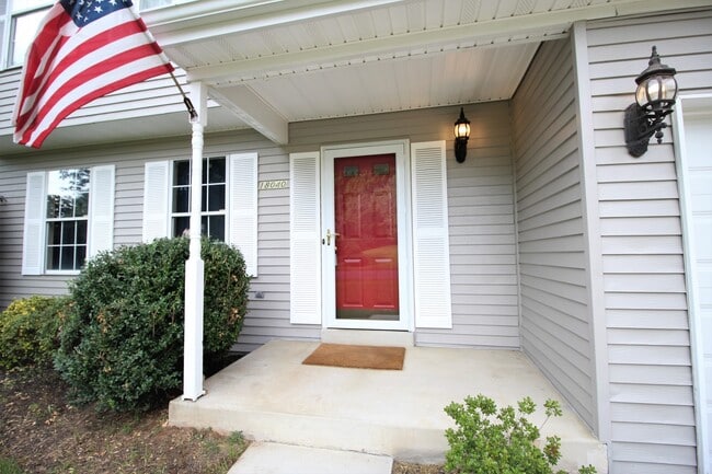 Building Photo - Renovated Single Family Home in the Heart ...