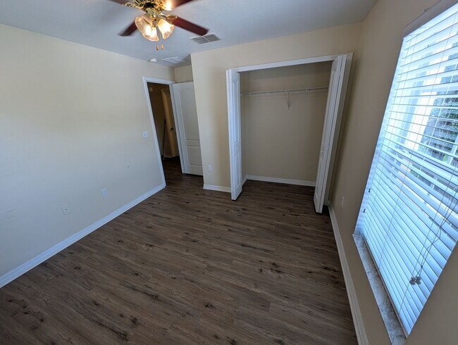 Building Photo - 3 Bed 2.5 Bath In Zephyrhills