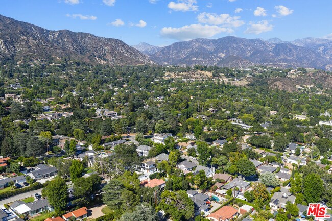 Building Photo - 4824 La Canada Blvd