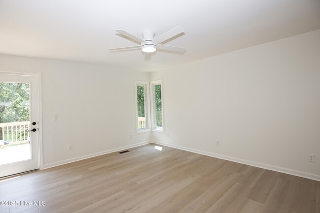 Building Photo - 102 Firetree Ln
