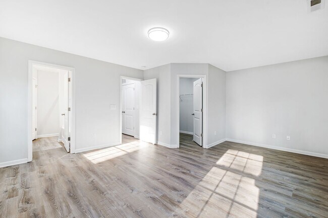 Building Photo - Brightleaf at the Park Townhome!