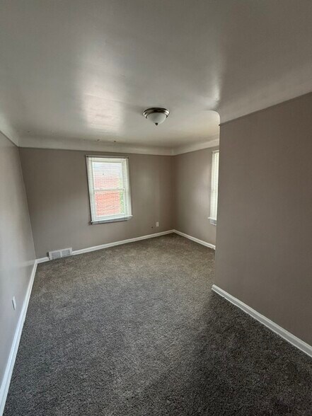 Building Photo - 14424 Rutherford St