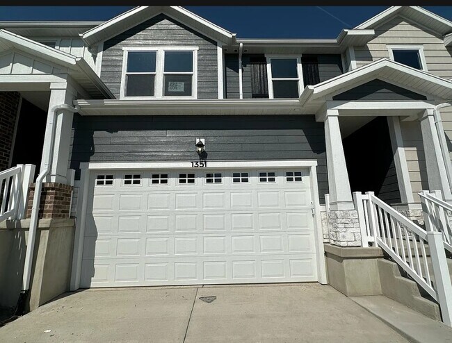 Primary Photo - 1351 N Sage Dr