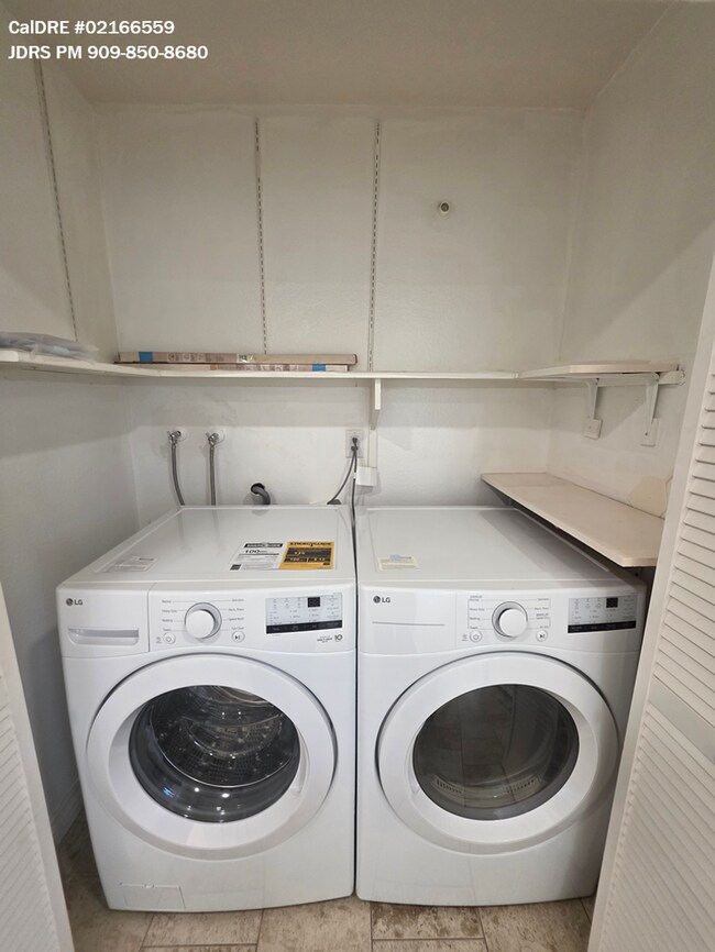 Building Photo - Ontario 3 Bedroom Home