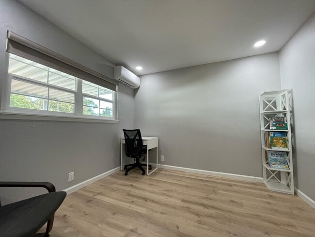 Building Photo - 13109 Golden Way