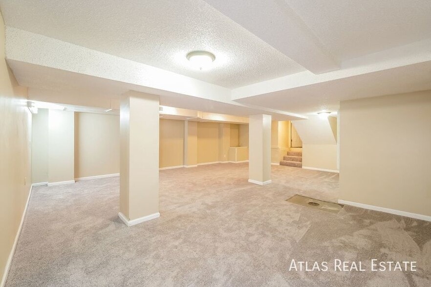 Building Photo - 5509 W 92nd Pl