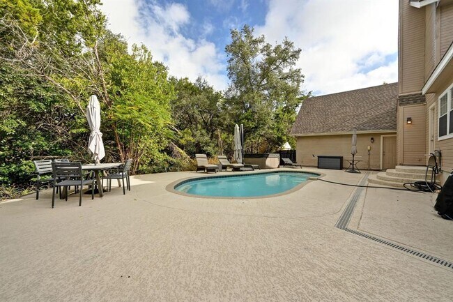 Building Photo - 201 Comanche Camp