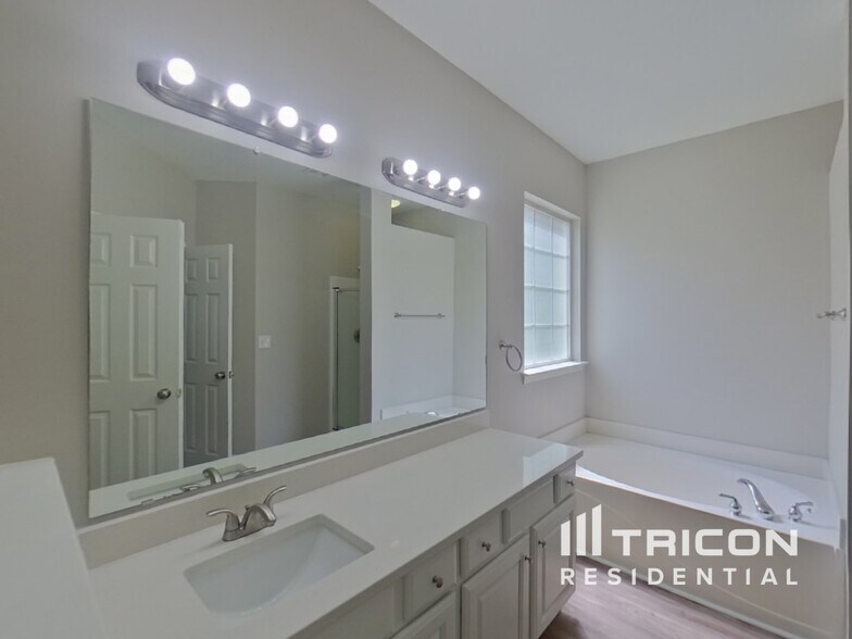 Building Photo - 7135 Tabor Falls Dr