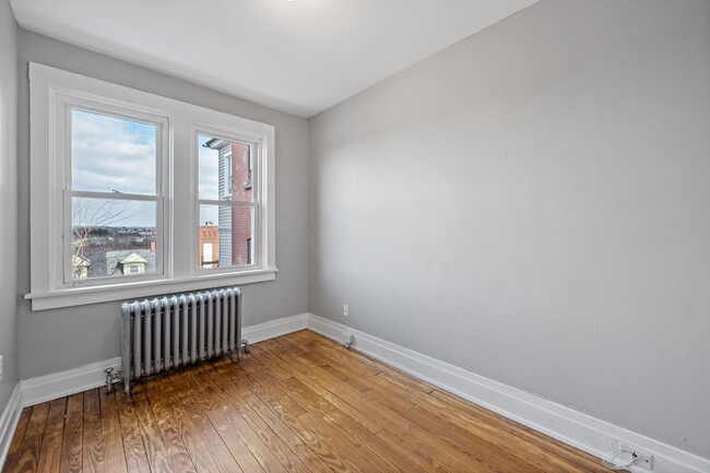 Building Photo - Spacious and charming 3-bedroom, 1.5-bath home available for rent in Bethlehem PA