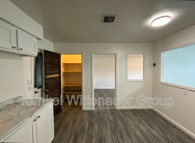 Building Photo - 516 Joy Dr