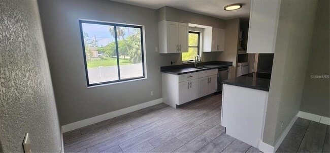 Building Photo - 541 E Virginia Ave