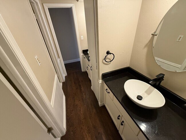 Building Photo - SPACIOUS HOME FOR RENT IN SUNGATE!