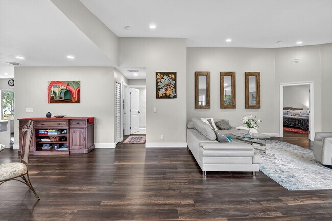 Building Photo - 15307 Strathearn Dr