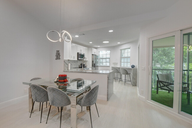 Building Photo - 6553 Via Regina