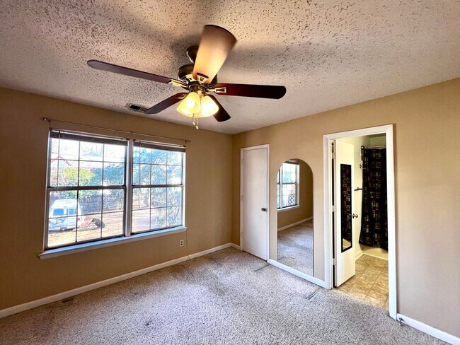 Building Photo - 2 bedroom 2 bathroom condo blocks from the Virginia Beach Oceanfront.