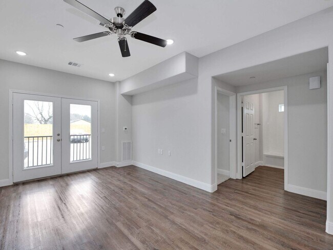 Building Photo - 430 Schmidt Rd